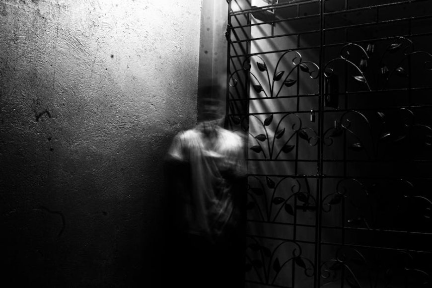Mengintip Misteri Wanita Putih dan Anak Berhantu