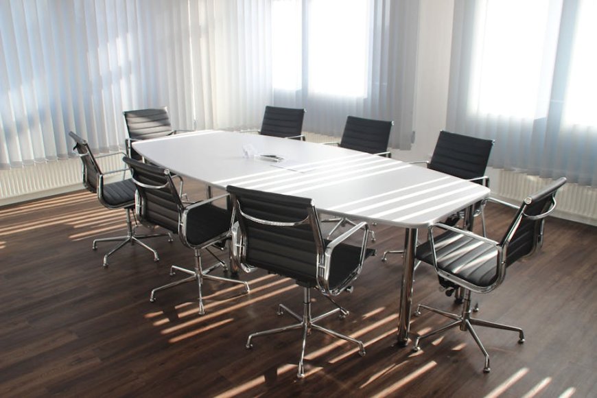 Malam Mencekam Bersama Hantu Ruang Meeting Kantor