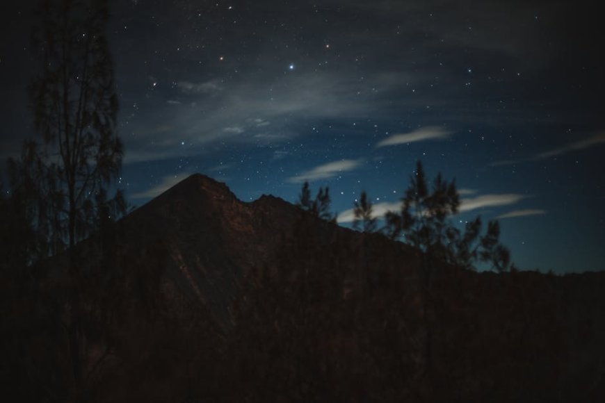Misteri Mahluk Gunung Punggungan Mengintai di Tengah Malam