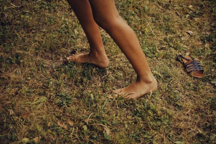 Earthing Grounding: Mitos atau Fakta Sehat untuk Stres dan Tidur Nyenyak?