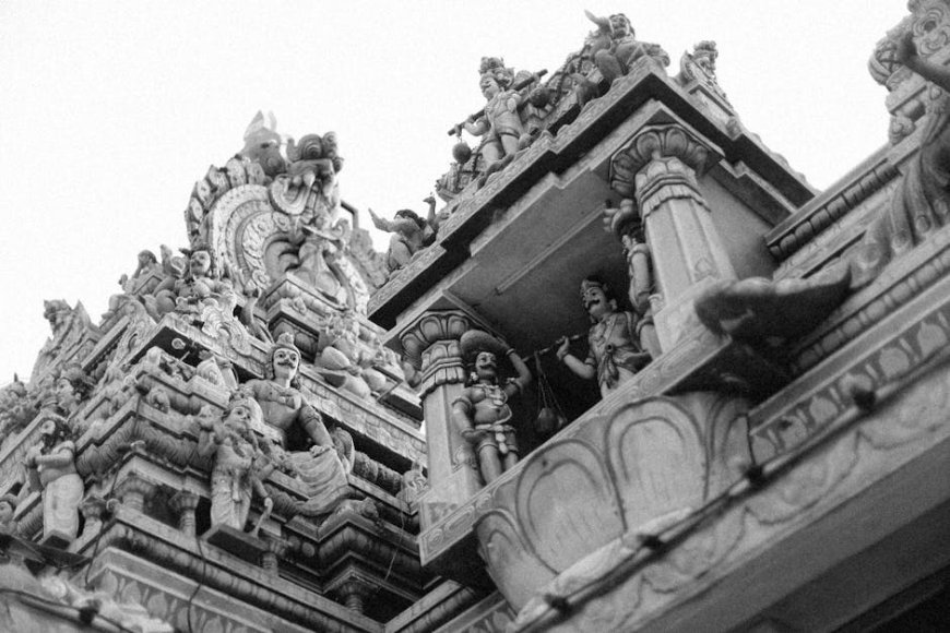 Mengungkap Simbol Fauna dan Mitologi Prambanan: Perbandingan Kosmologi Borobudur