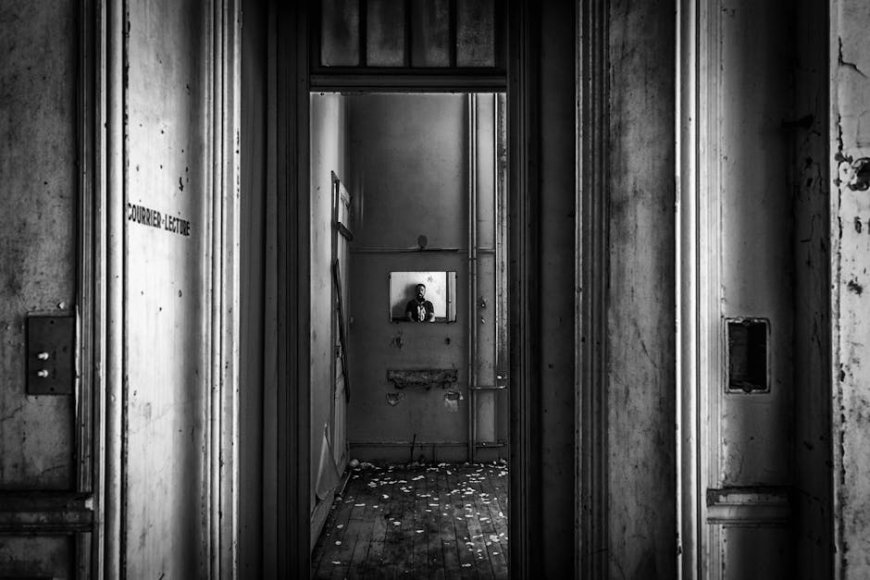 Cermin Di Rumah Baru Selalu Tertinggal 3 Detik Malam Ini Berubah