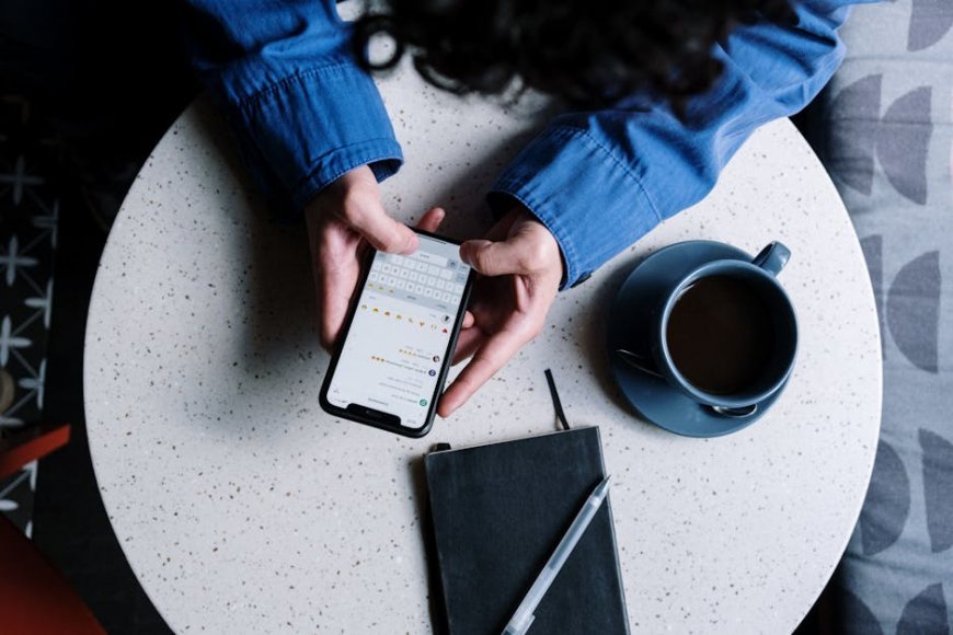 Terjemahkan Pesan WhatsApp di iPhone Kini Lebih Mudah dengan Fitur Baru!