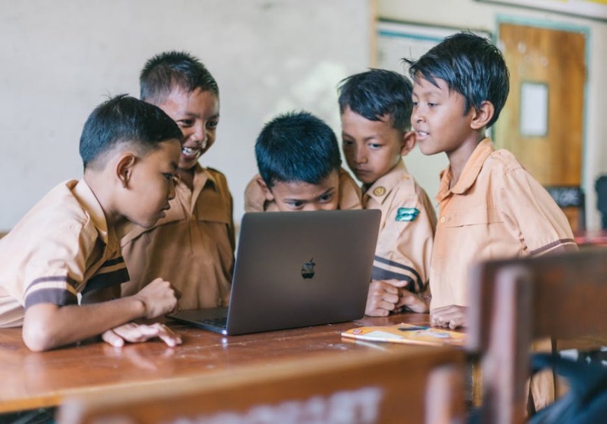 Siap Hadapi Era AI? Ini Tips Jitu Manfaatkan Kecerdasan Buatan di Sekolah