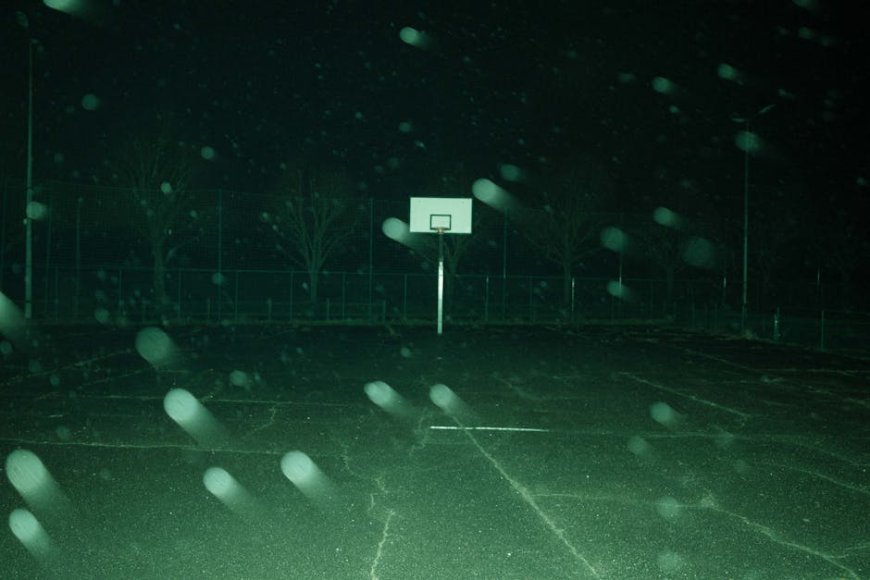 Studio Rekaman Angker: Comeback Musisi Dihantui Entitas Tak Kasat Mata