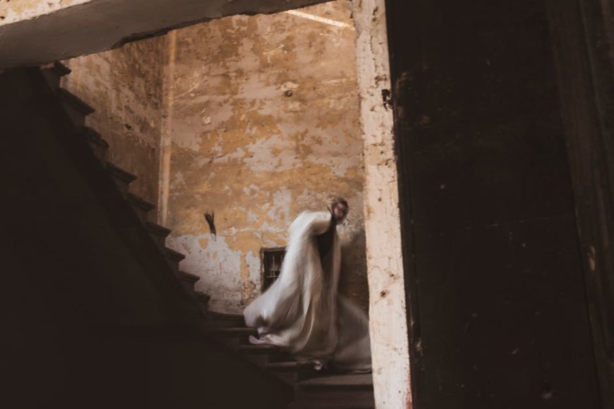 Rahasia Kelam Protokol Discrepancy: Beranikah Kamu Ikuti Tantangan Saklar Lampu?