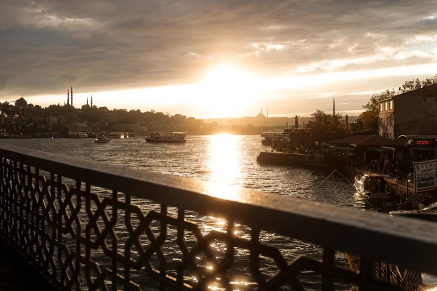 Jelajahi Jejak Islam Asia Lewat Masjid Bersejarah dan Festival Unik