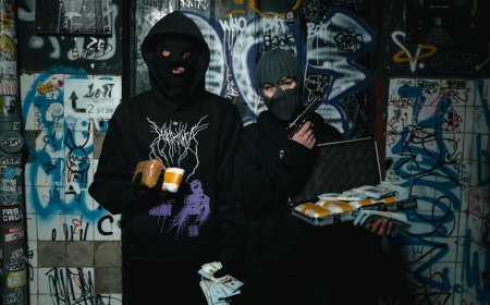 Aku Menyaksikan Teman-temanku Digantikan Makhluk Peniru di Kota Ini