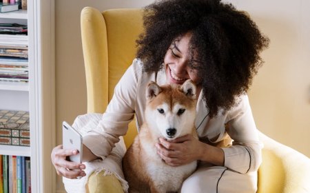 Review Apple Crossbody Strap: Nyaman, Namun Tampilan Ponsel Jadi Aneh?