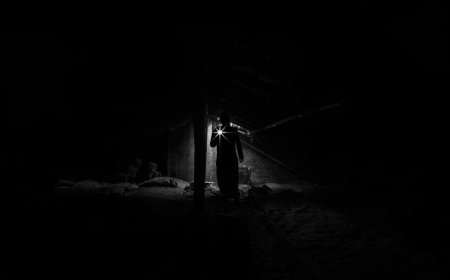 Teror Malam di Resor Terpencil: Pengalaman Shift Sendiri yang Menghantui