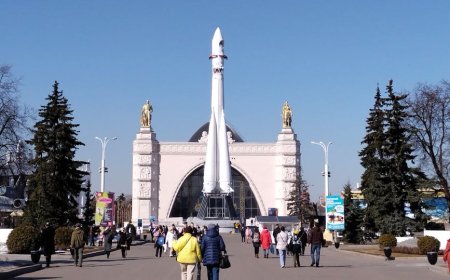 Perang Dingin Luar Angkasa: Perlombaan Teknologi, Propaganda, Mengubah Eksplorasi Kosmos