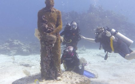 Petualangan ke Underwater Sculpture Park Unik di Dunia