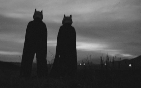 Setelah Disambar Petir Aku Melihat Rahasia di Atas Langit