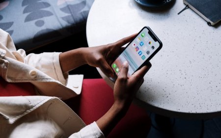 Intip iOS 26.2 Beta: Liquid Glass, Alarm Pengingat, dan Kustomisasi Canggih