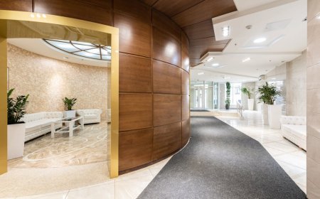 Bisikan Hantu di Resor Terpencil: Kisah Shift Malam yang Tak Berakhir