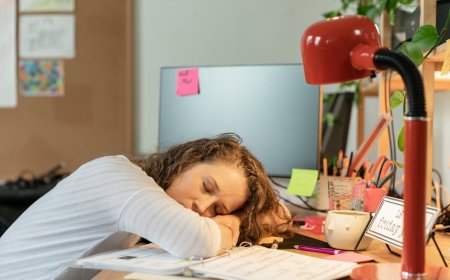 Cara Mudah Power Nap Efektif di Kantor Biar Kerja Makin Produktif