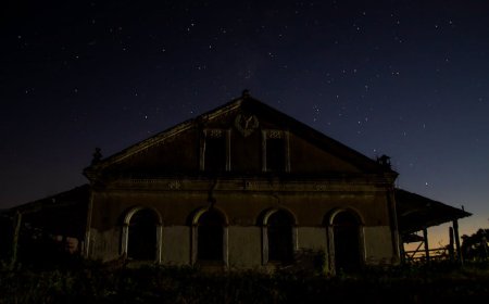 Jangan Lewati Jembatan Tua Saat Malam di Kota Ini