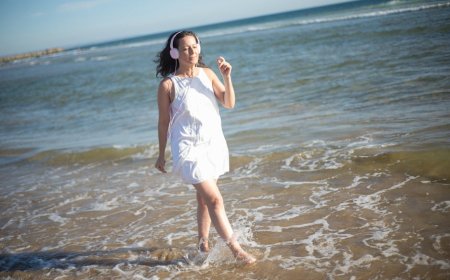 Benarkah Musik Gelombang Otak Bantu Tidur Malam? Bongkar Mitos Kesehatan Mental Ini!