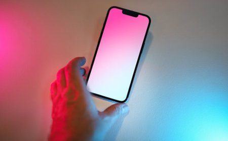 Layar iPhone Berkedip Ungu Saat Tutup Aplikasi iOS 26.1? Ini Solusinya!