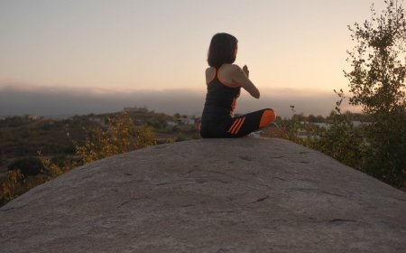 Bongkar Mitos Tidur Malam Optimal: Kesehatan Mental & Forest Bathing di Alam
