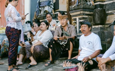 Petualangan ke Situs Prasejarah Indonesia dan Tradisi Uniknya