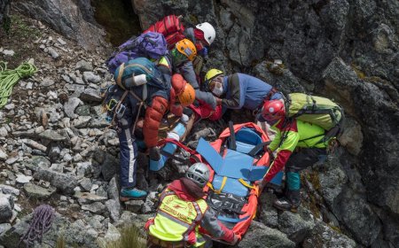Panduan Menangani Luka Bakar Saat Mendaki Gunung yang Sepi