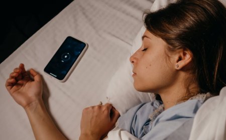 Digital Detox Sebelum Tidur: Bongkar Mitos Agar Tidur Lebih Nyenyak