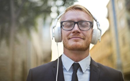 Tidur Nyenyak Bebas Sakit Punggung? Bongkar Mitos Ergonomi Meja Kerja!