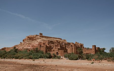 Membedah Efisiensi Energi Bangunan Adobe dan Rammed Earth