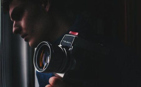 Misteri Pria di Foto Lama yang Menghantui Malamku