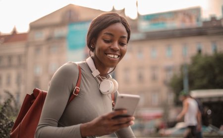 Tips Aman Liburan Cashless Pakai E-Wallet dan Kartu Digital