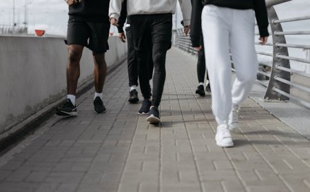 Kaki Anti Pegal! Trik Pilih Sepatu dan Perlengkapan Jalan Kaki Jauh di Kota