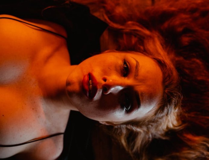 Bongkar Mitos Cerita Diri! Jaga Kesehatan Mentalmu dari Kisah Palsu