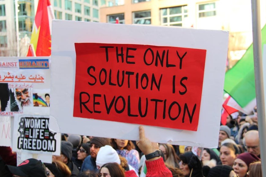 Revolusi Iran 1979 dan Dampaknya bagi Dunia Muslim Modern