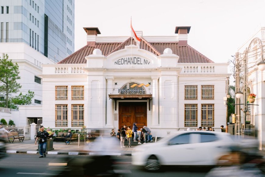 Melestarikan Jejak Kolonial Belanda: Tantangan Arsitektur Sejarah di Indonesia Modern