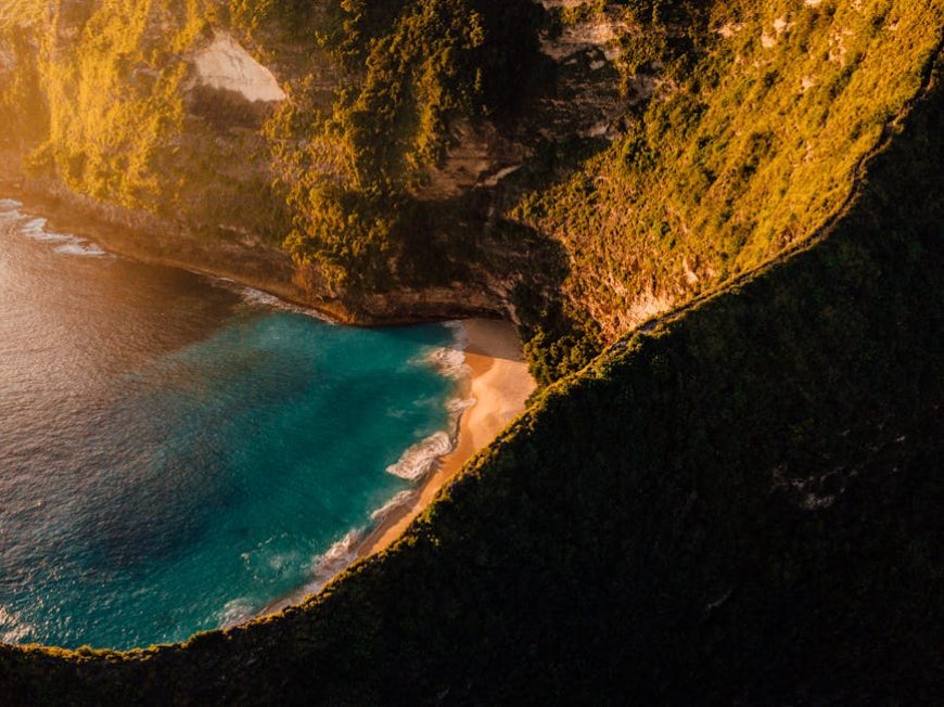 Jelajahi Hidden Gems Indonesia Seru dengan Sepeda Listrik