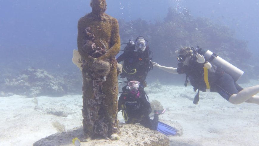 Petualangan ke Underwater Sculpture Park Unik di Dunia