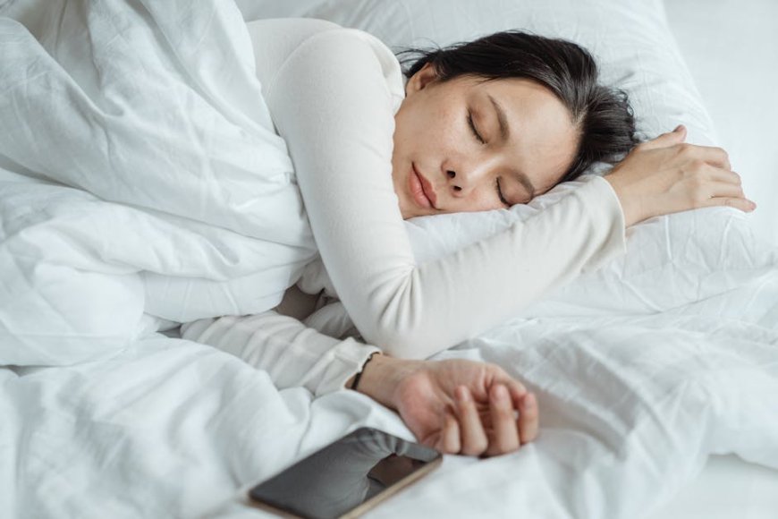 Mitos Digital Detox: Kunci Tidur Malam Nyenyak dan Kesehatan Mental Optimal