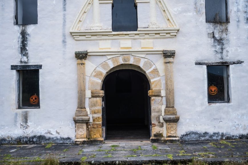 Penjaga Lansia di Desa Gunung dan Rahasia Tua yang Mengintai