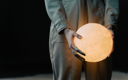 Wujudkan Gaya Estetik Impianmu: Dark Academia dan Cottagecore Sedang Viral!