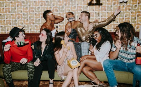 Jangan Pernah Menatap Para Pelantun Lagu Natal Itu