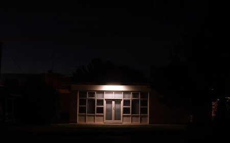 Penguntit Masa Kecilku Kembali di Tengah Malam Mencekam