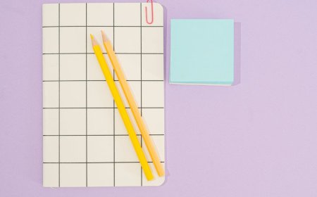 Inspirasi Outfit Berwarna Cerah untuk Produktivitas Kerja Sehari-hari