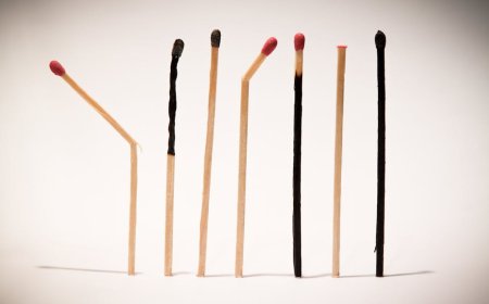 Perbandingan Transformer dan LSTM untuk Prediksi Time Series