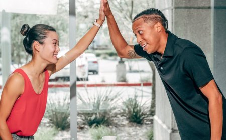 Tips Kolaborasi Artis dan Influencer Virtual agar Jualan Digital Laris