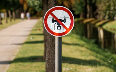 Mantan Pejabat Uni Eropa dan Aktivis Dicekal AS Gara-Gara Regulasi Teknologi