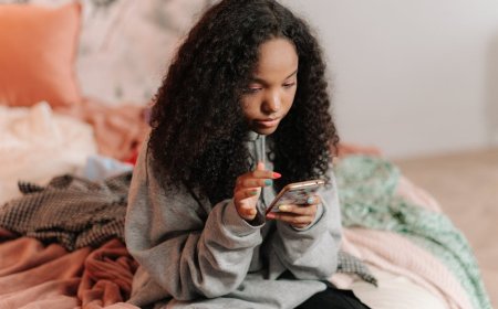 Fakta Detoks Media Sosial demi Kesehatan Mental dan Tidur Malam Nyenyak