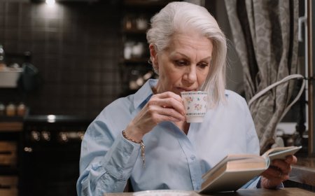 Mitos Teh dan Kopi Bikin Sulit Tidur Malam pada Lansia, Benarkah