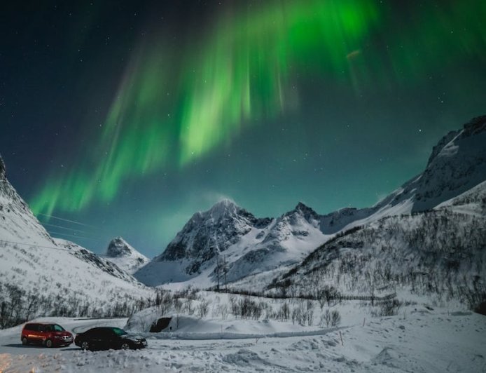 Berburu Aurora Borealis: Destinasi Impian dan Trik Foto Epik di Arktik