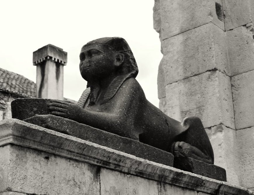 Menguak Waktu Kuno: Perjalanan Astronomi Membentuk Kalender Mesir dan Romawi